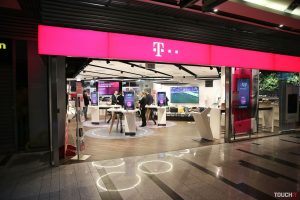 Slovak Telekom v prvom polroku zvýšil počet zákazníkov, rozšíril optickú sieť a získal rekordný počet ocenení za kvalitu mobilnej siete