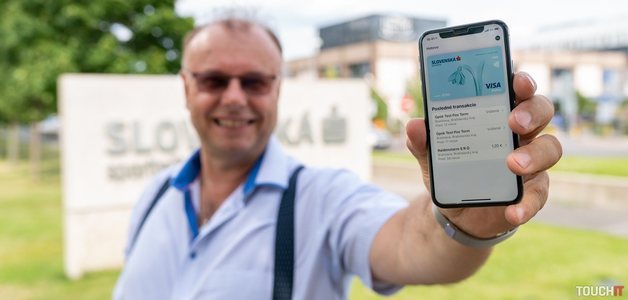 Takmer polovica Slovákov žije od výplaty k výplate. Najväčšia banka prináša inováciu pre svojich zamestnancov