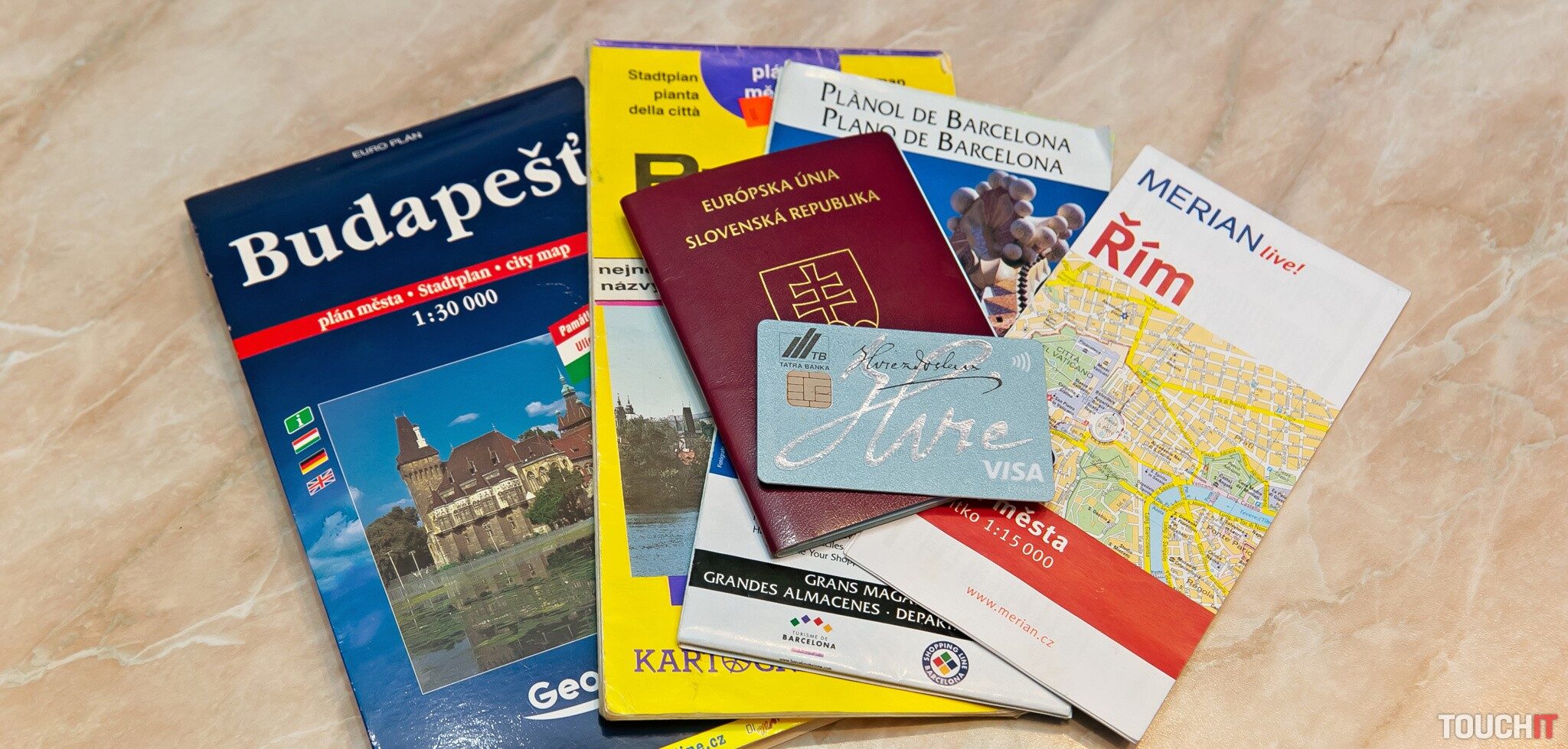 Cestovné poistenie sa oplatí: Minulý rok utratili Slováci na dovolenkové komplikácie toľko, čo na dovolenku