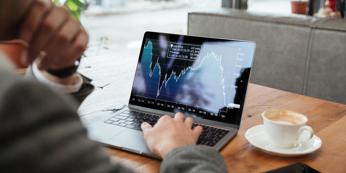 Revolúcia v správe osobných financií na Slovensku. Viac ako milión eur získava nová digitálna finančná platforma Moneyhoon