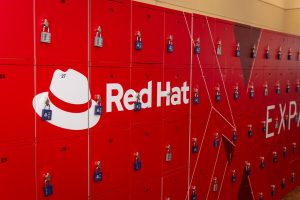 Nová Red Hat AI 3 prináša distribuované odvodzovanie AI do produkčných úloh