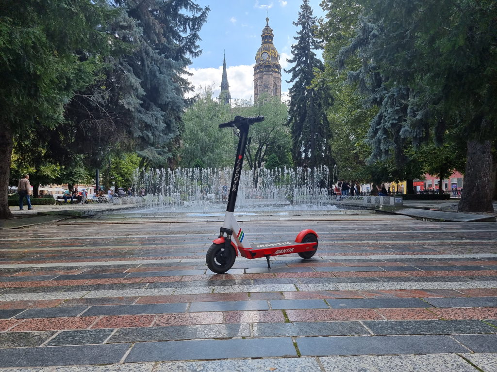 Už rok platí povinné poistenie e-kolobežiek. Počet úrazov kolobežkárov stúpa