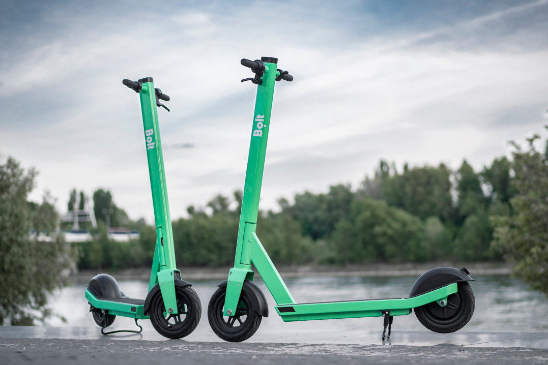 Bolt uľahčí dopravu obyvateľom a návštevníkom Banskej Bystrice. V meste sú už k dispozícii elektrické kolobežky