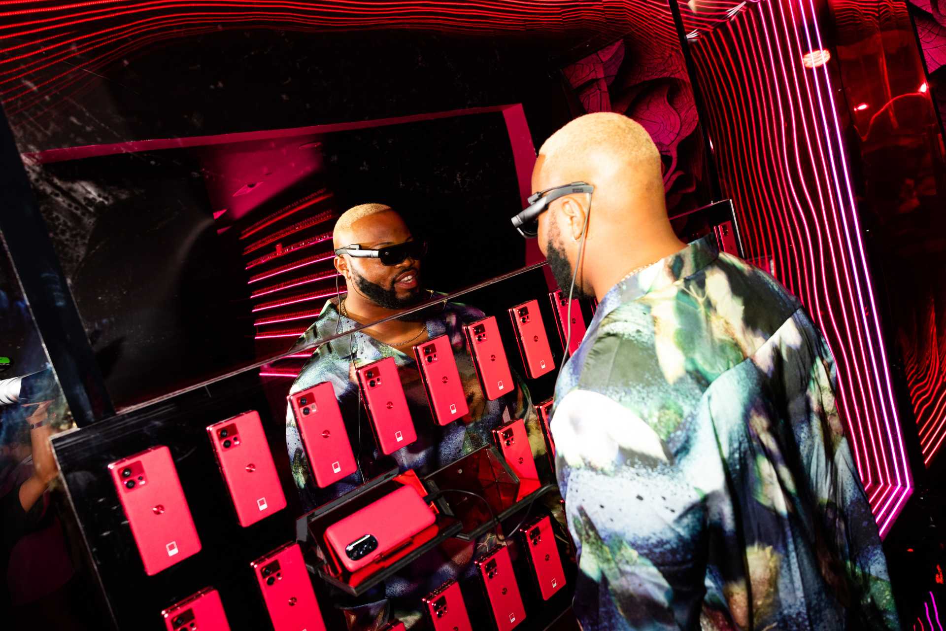 Deň svätého Valentína so spoločnosťou Motorola a Pantone