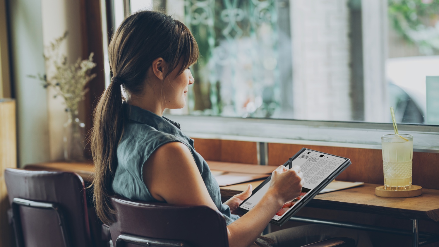 ThinkBook Plus prepisuje pravidlá s novým otočným dizajnom displeja