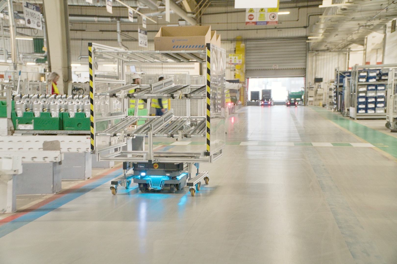 Česká Faurecia zvýšila produktivitu logistiky s flotilou robotov MiR