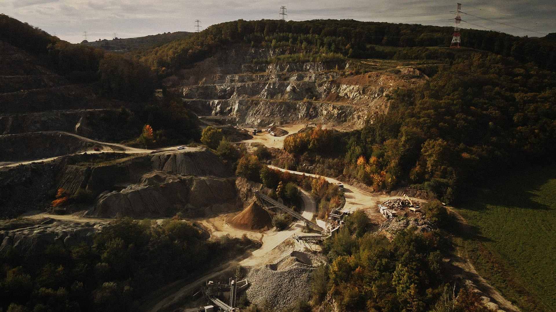 Zaujímavosť: Ako sa vyrába kameň do diaľnic a rýchlostných ciest?