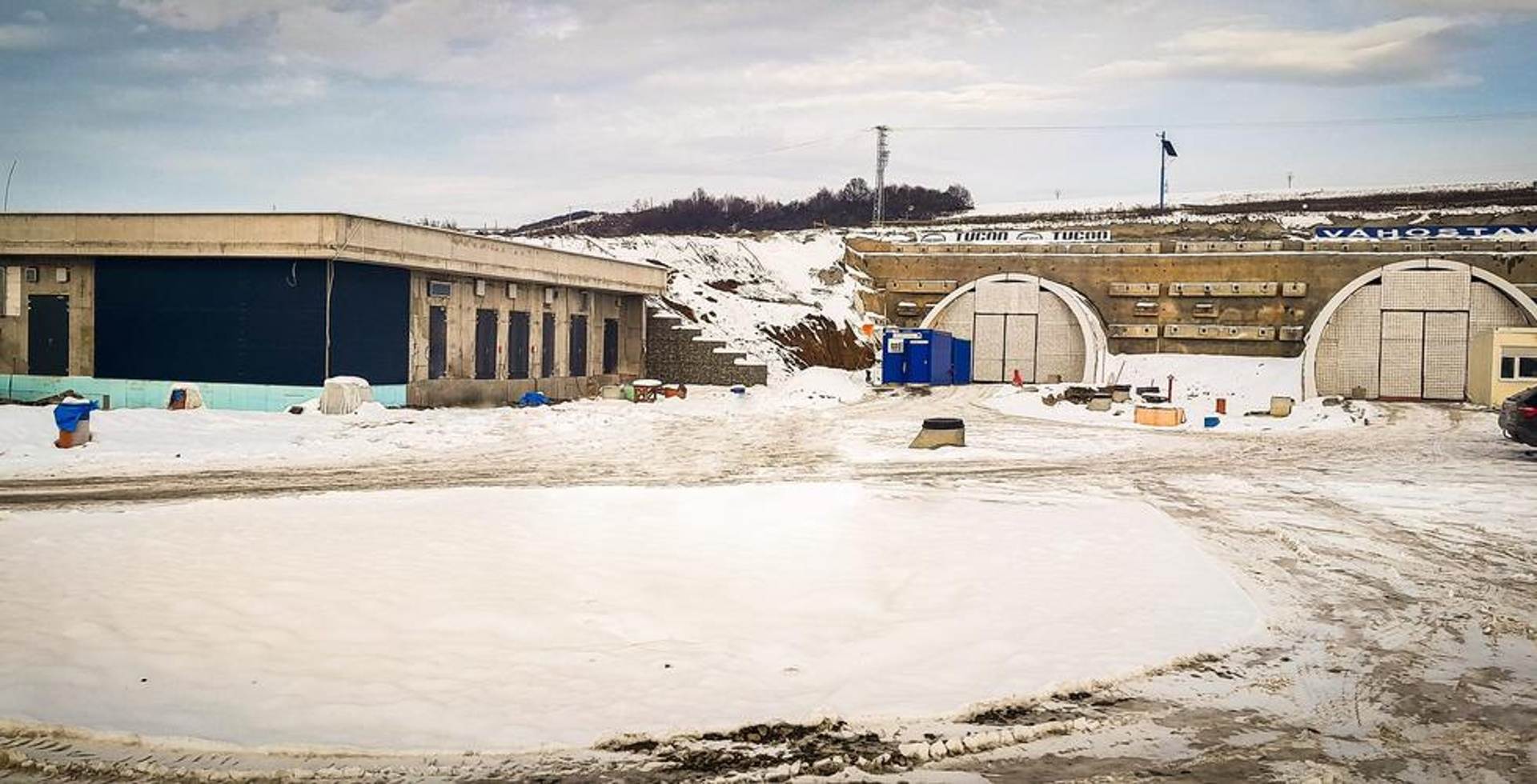 Ďalší pokrok pri výstavbe obchvatu Prešova. V tuneli Bikoš pokračujú práce na technológii