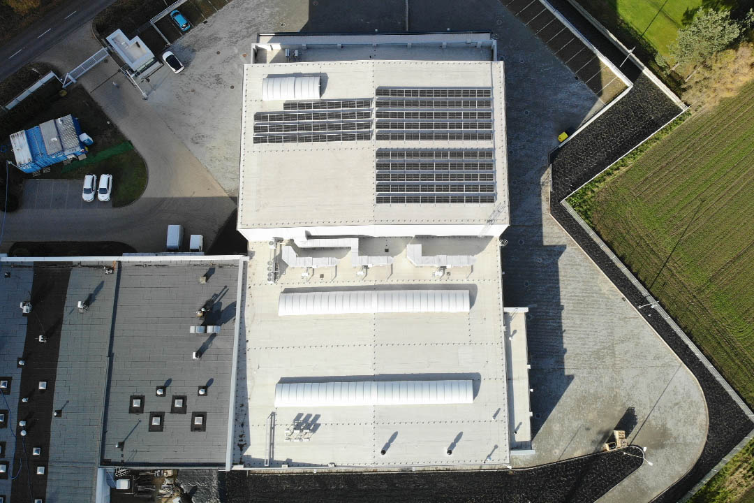 Jediná továreň počítačových pamätí v Európe otvorila novú výrobnú halu