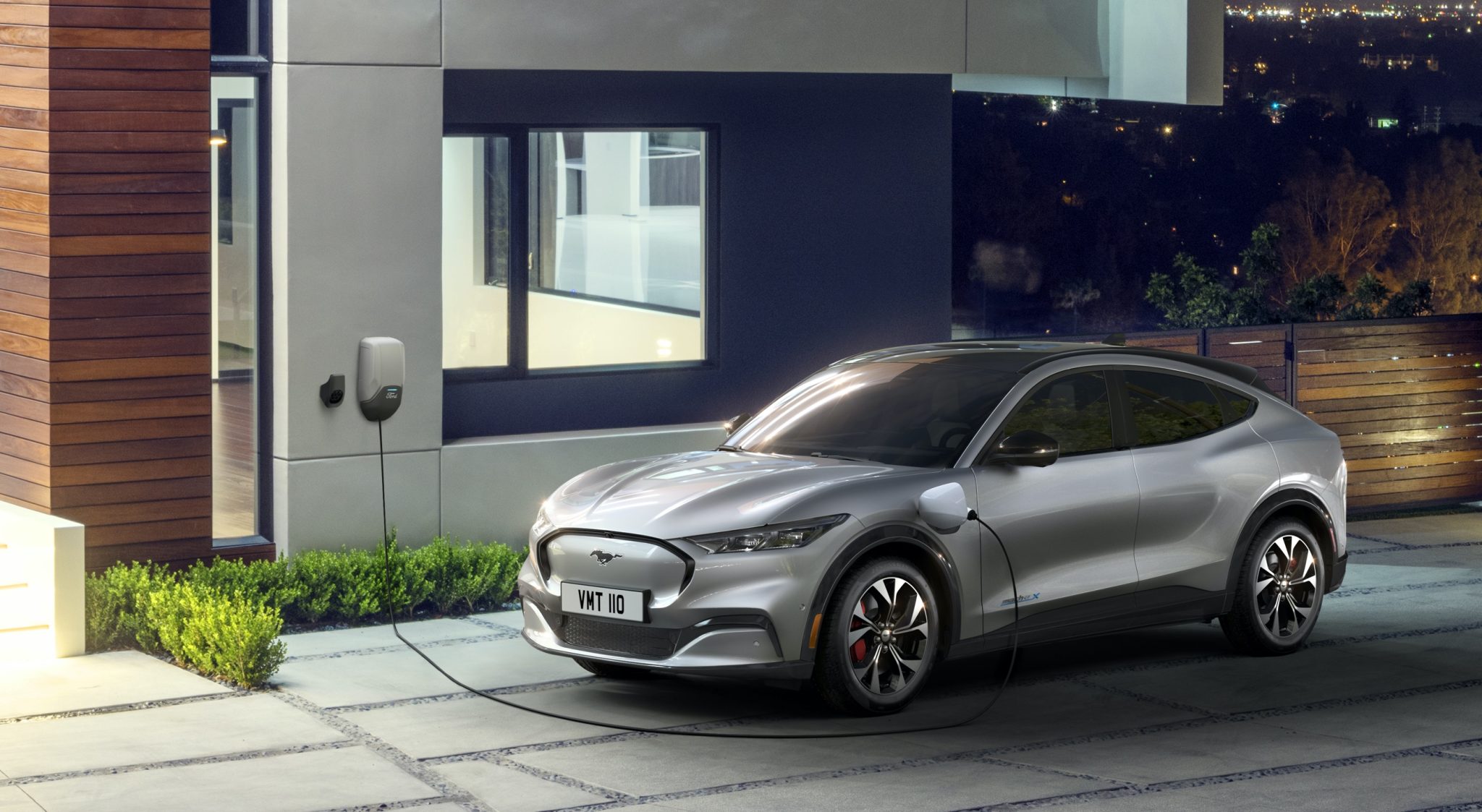 Batérie LFP rozšíria paletu hnacieho ústrojenstva pre modely Mustang Mach-E, pretože Ford zvyšuje výrobnú kapacitu batérií