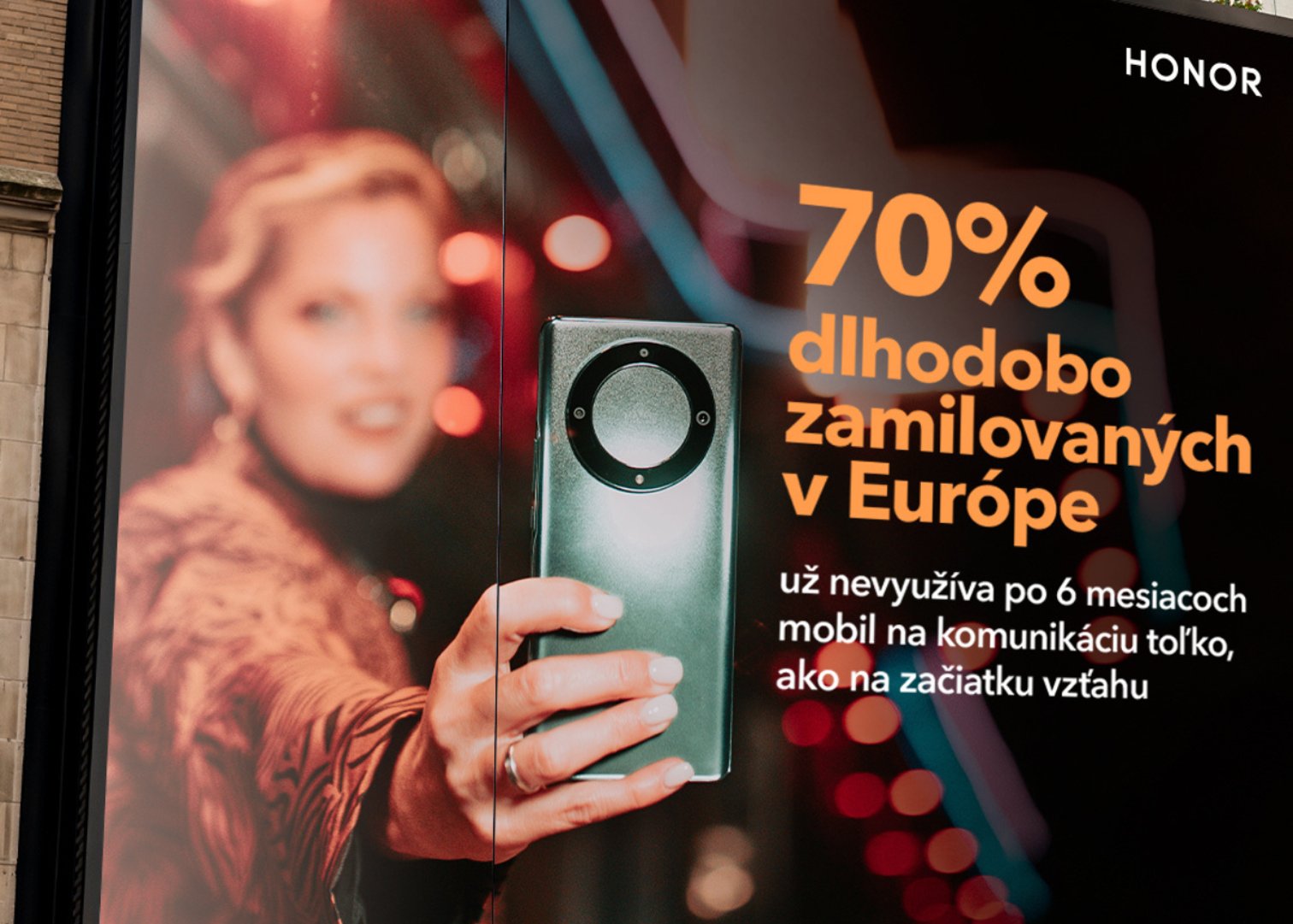 Valentínsky prieskum HONOR: 43 % čerstvo zamilovaných v Európe preferuje konverzáciu cez mobilný telefón