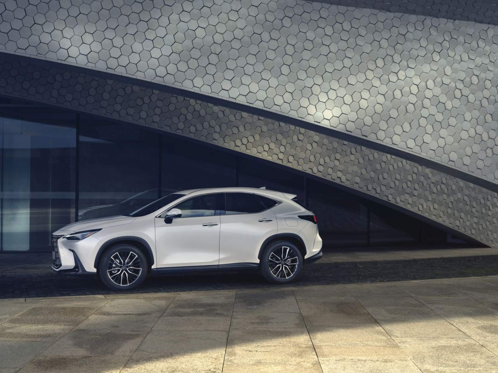 Lexus NX s novými luxusnými palubnými funkciami a najnovšími technológiami