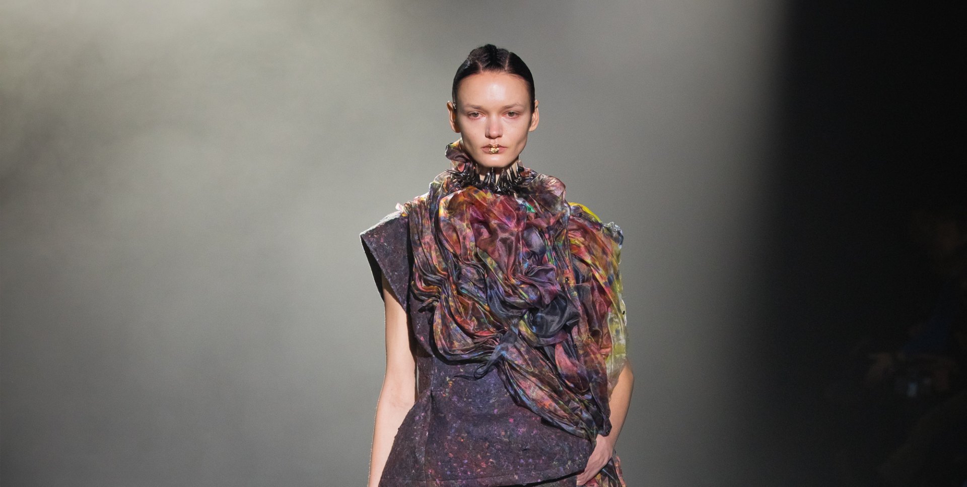 Spoločnosť Epson a návrhár Yuima Nakazato nechávajú nahliadnuť do udržateľnejšej budúcnosti módneho priemyslu