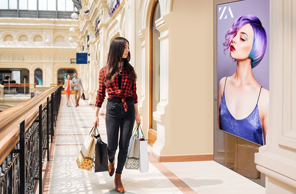 Nový 4K displej Philips s ultra vysokým jasom pre vnútorné a čiastočne vonkajšie prostredie