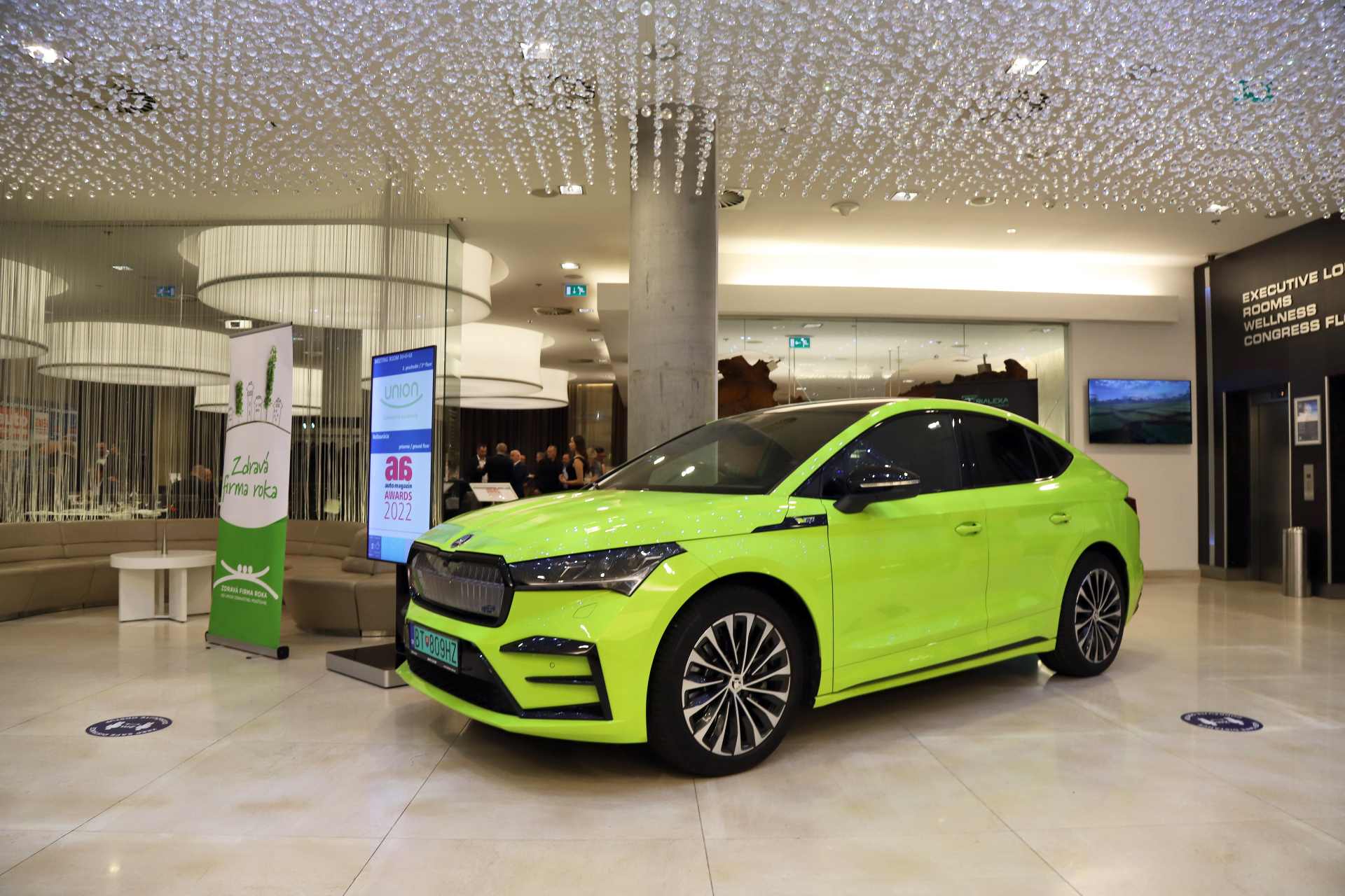 Škoda Enyaq iV zbiera ďalšie ocenenia. Slováci ju ocenili ako najlepší automobil minulého roka