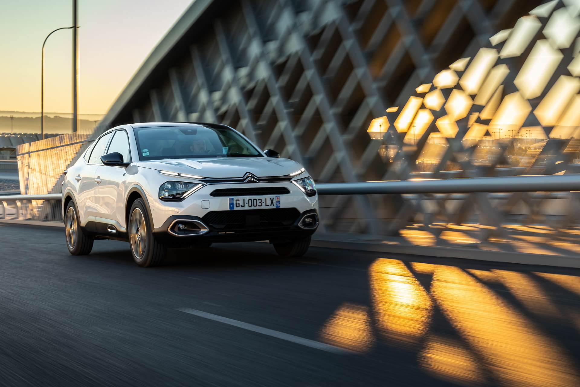 Citroën odhaľuje modely C4 X a ë-C4 X Electric