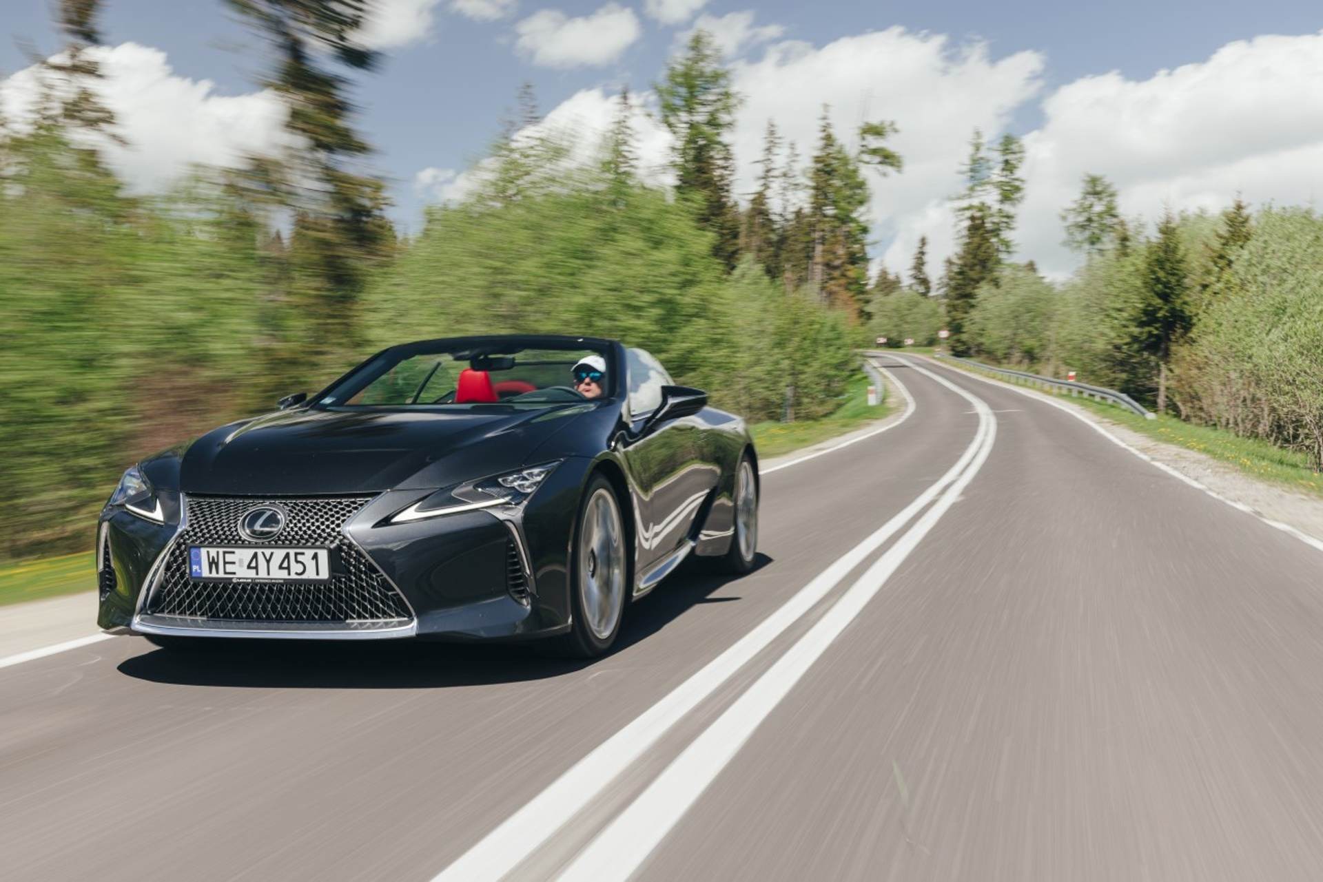 Športové automobily Lexus s atmosférickým motorom V8