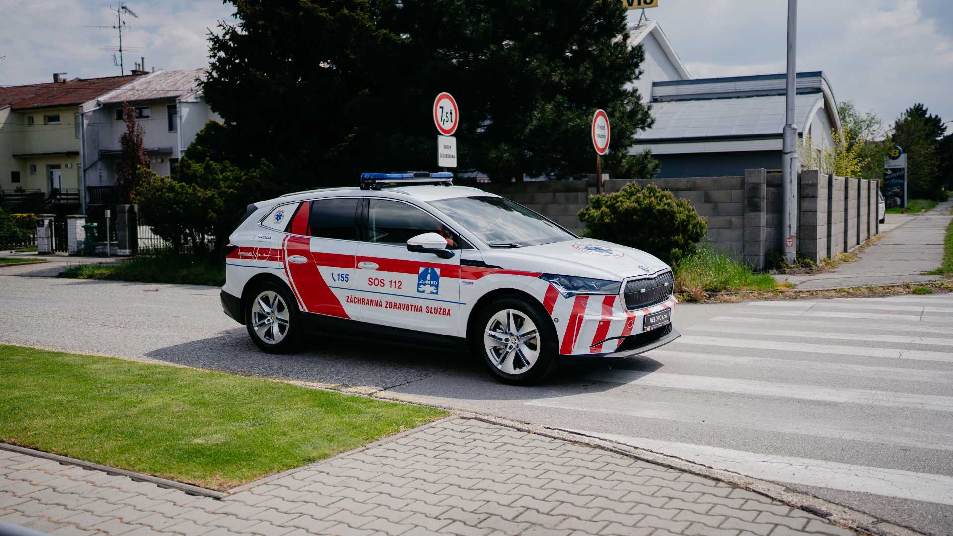 Sídlo ŠKODA AUTO Slovensko pribudlo na mape automatických externých defibrilátorov