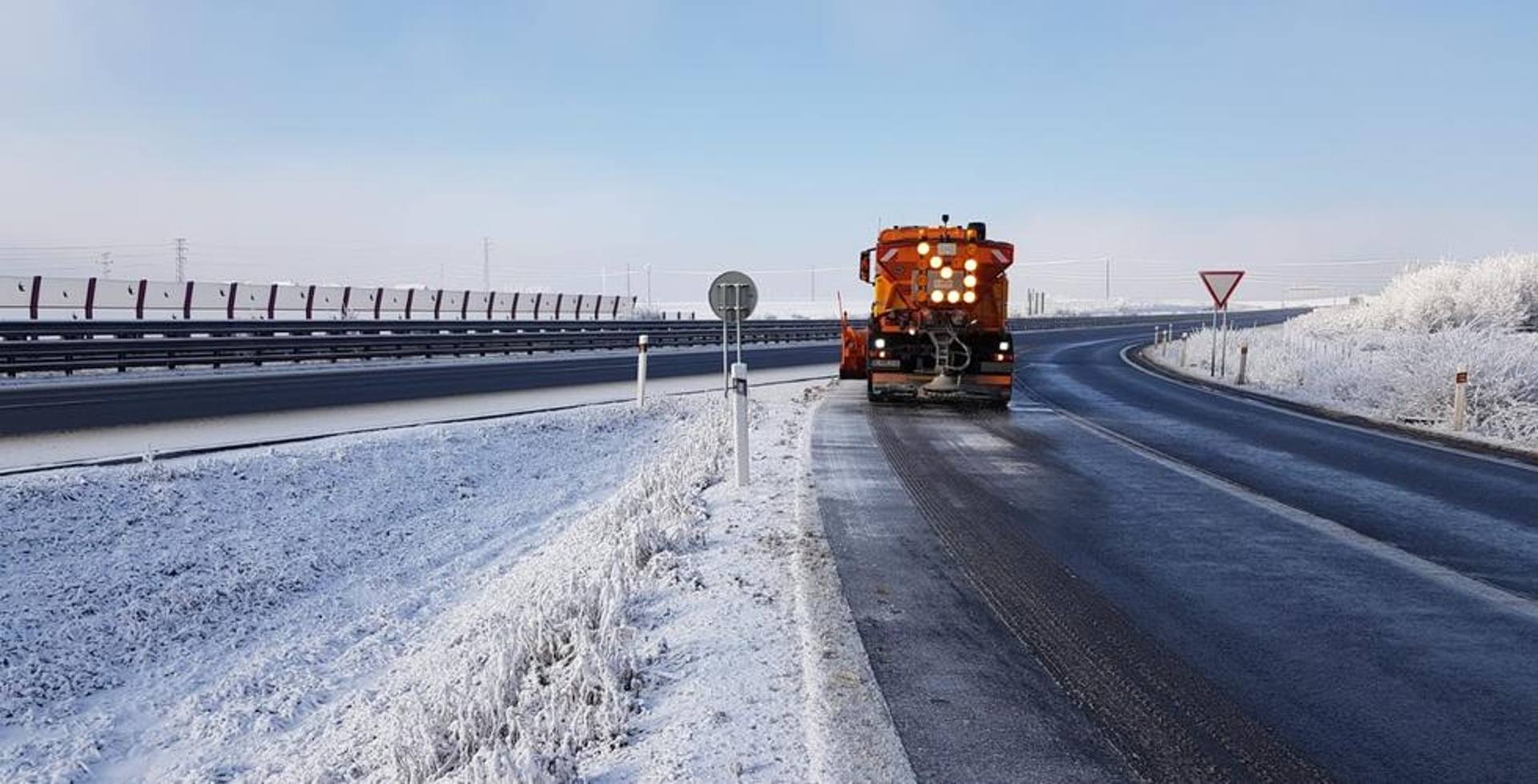 Zjazdnosť diaľnic počas zimy zaistí 269 strojov