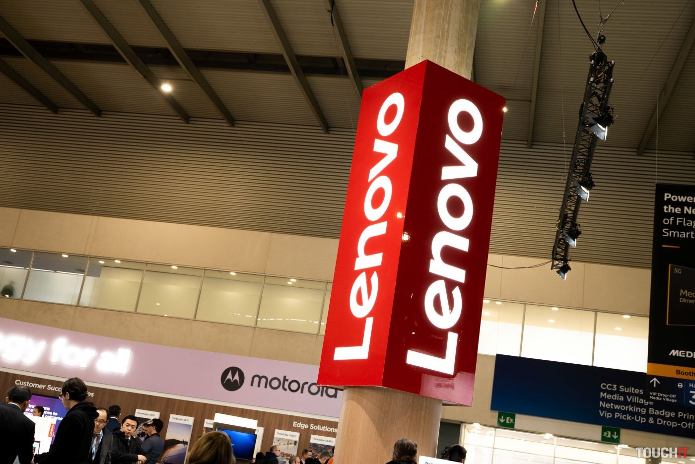 Umelá inteligencia je vítaná, ale IT podpora zameraná na zamestnancov je kľúčom k ich spokojnosti a produktivite