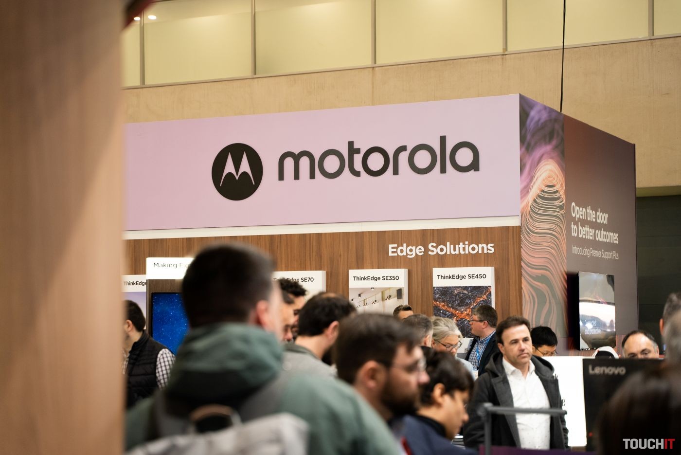 Predstavenie konceptu rolovateľného smartfónu motorola