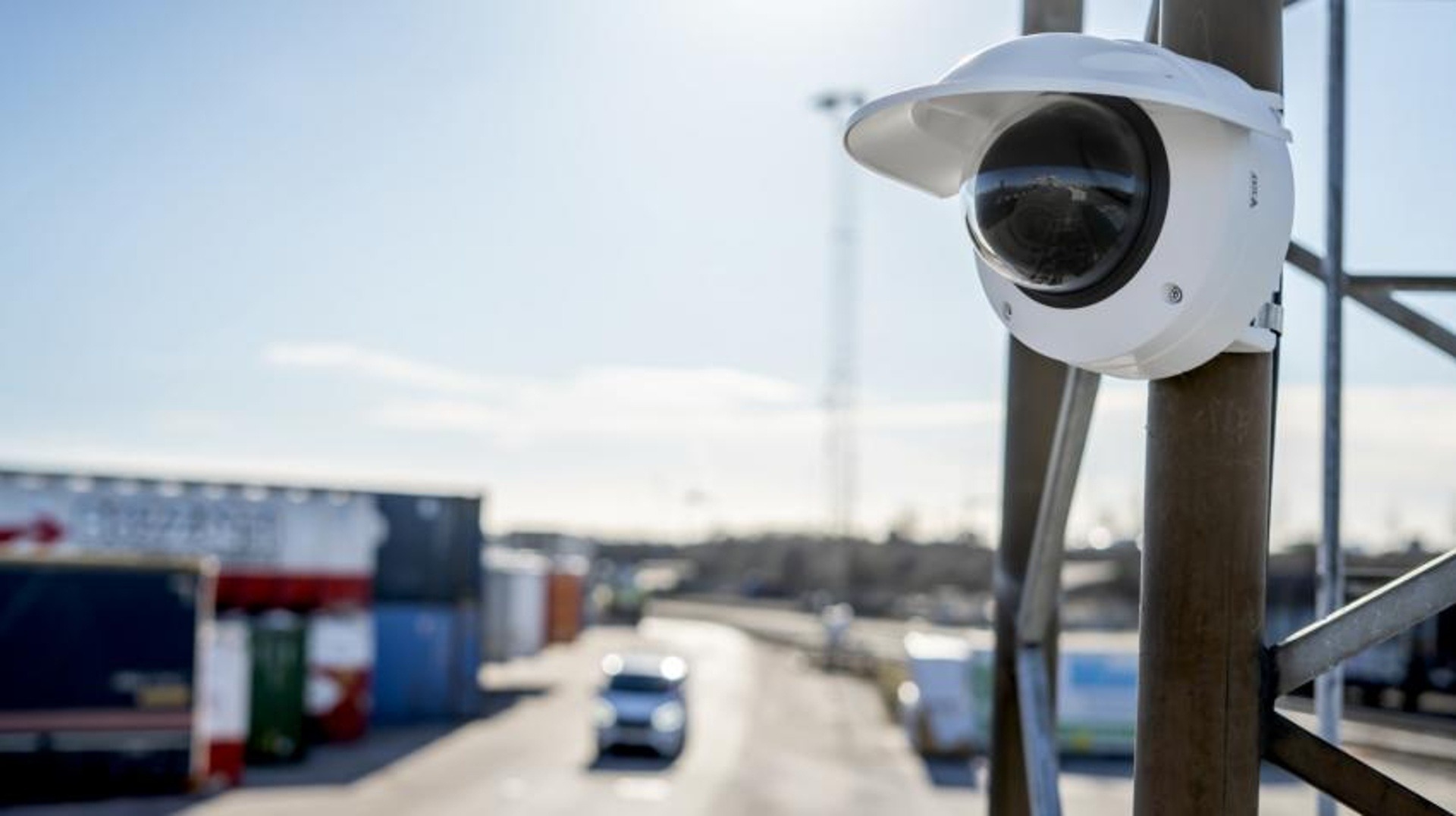 Primontovať a ísť. Nové kopulovité kamery Axis môžete vďaka PTRZ funkciám ľahko na diaľku nastaviť