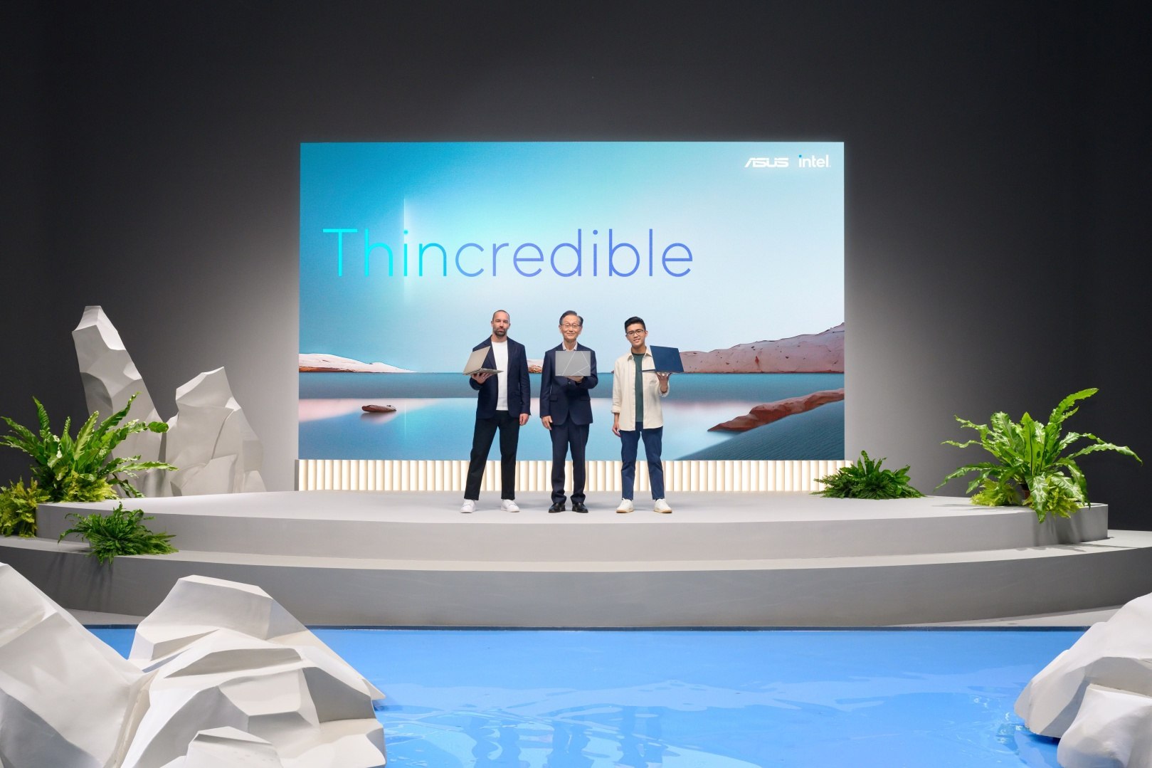 ASUS predstavil najtenší ultraprenosný notebook s OLED displejom na svete, Zenbook S 13 OLED, a oznámil spoluprácu Vivobook x BAPE