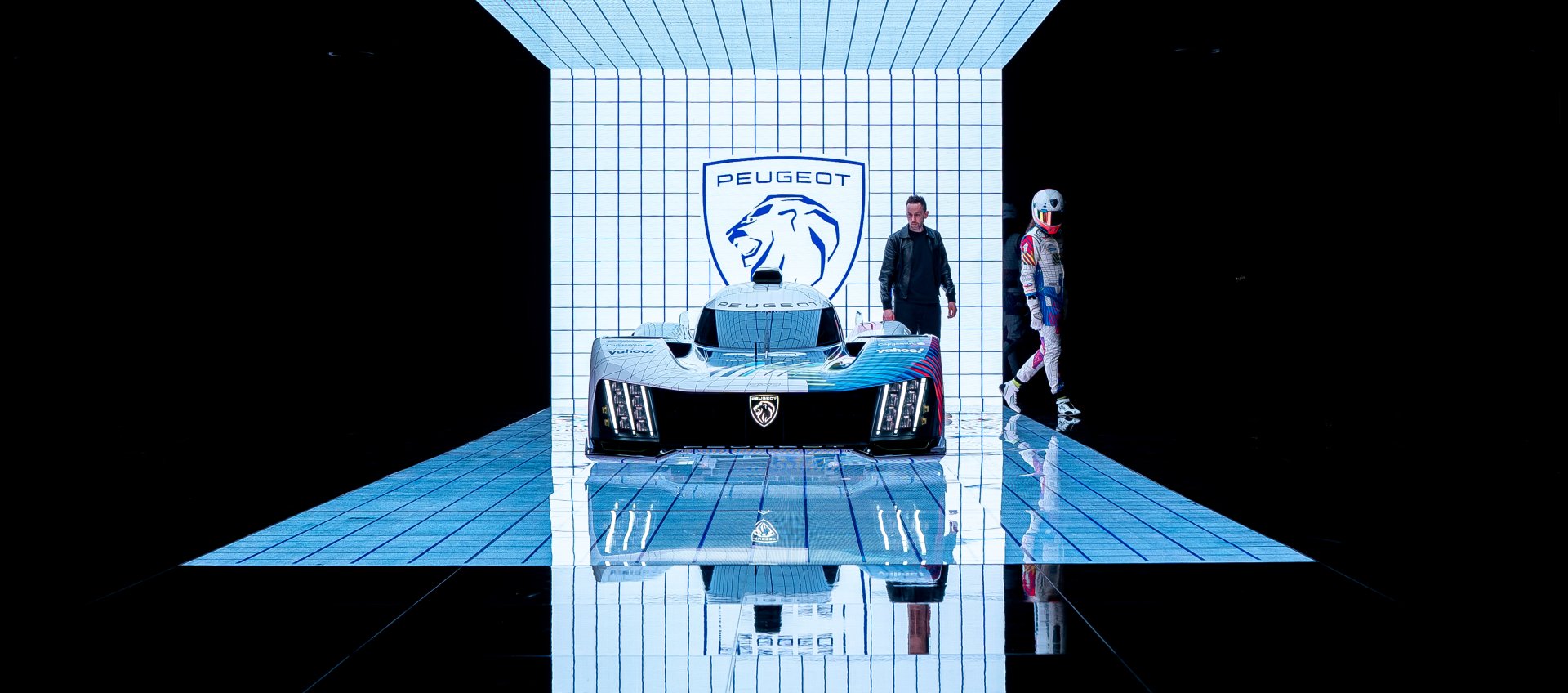PEUGEOT 9X8 a grafické prostredie slávneho umelca J. Demsky na Milan Design Week 2023