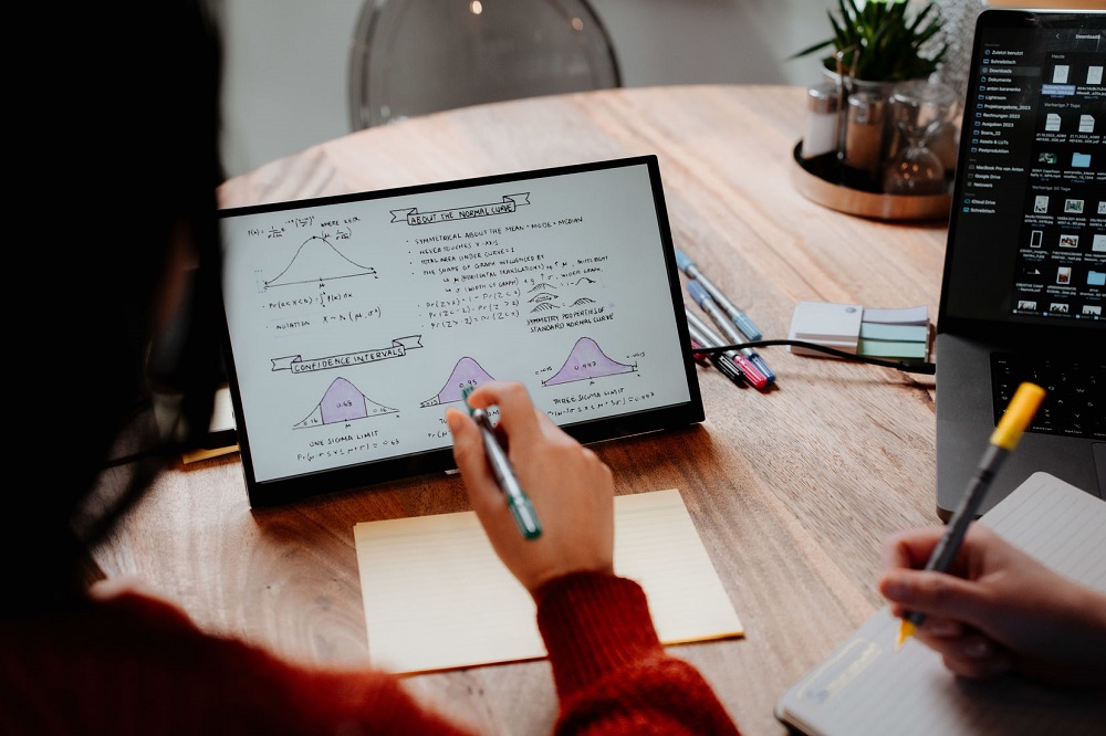 Verbatim uvádza prenosné dotykové monitory na prácu odkiaľkovek