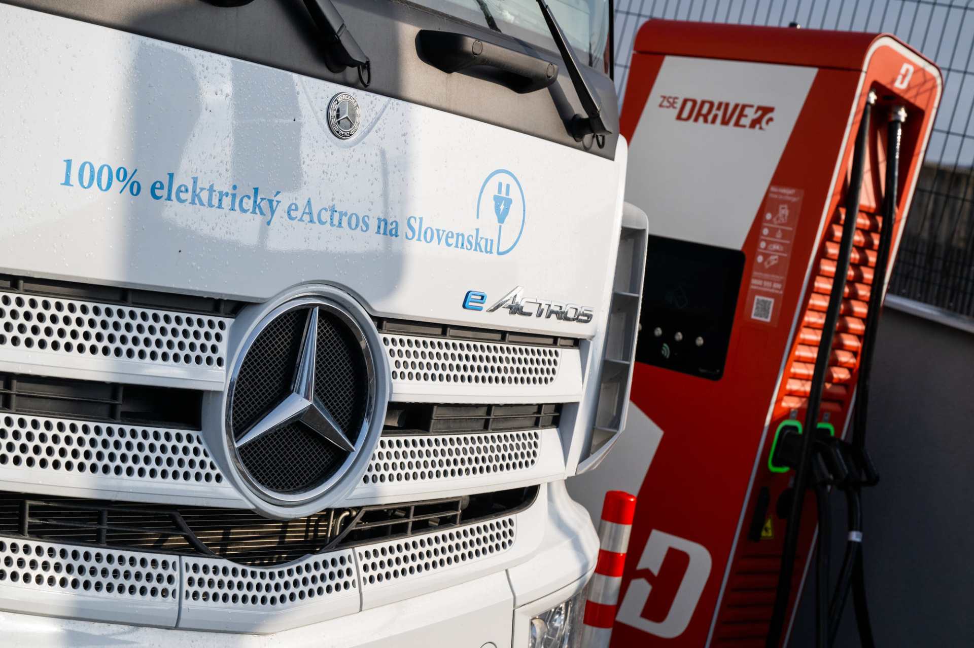 Verejná nabíjacia sieť ZSE Drive dokáže už dnes poskytnúť nabíjanie pre elektrické nákladné vozidlá