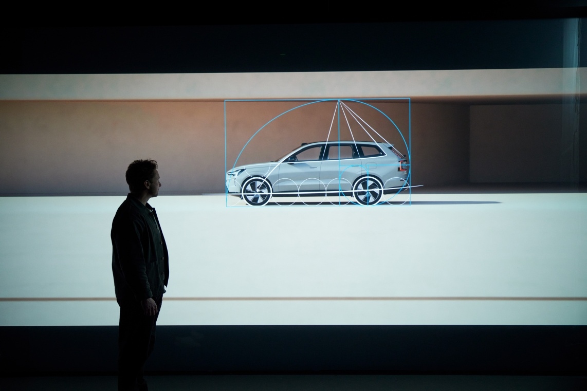 V novom plne elektrickom SUV Volvo EX90 sa spája podmanivý zvuk a prémiový dizajn