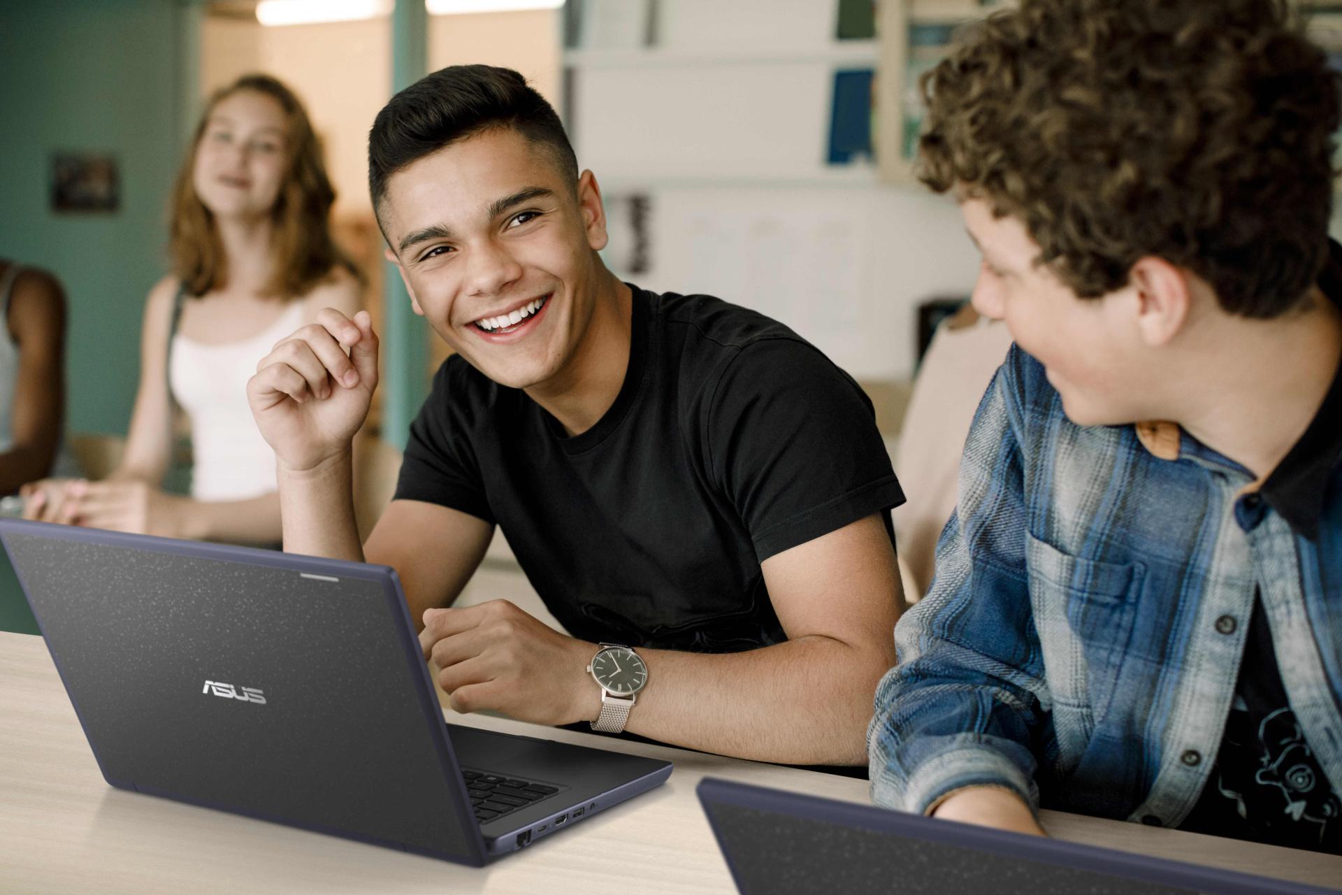 ASUS predstavil svoju obchodnú stratégiu a nové riešenia pre firmy a vzdelávanie na EMEA ASUS Business Summit 2023 v Španielsku