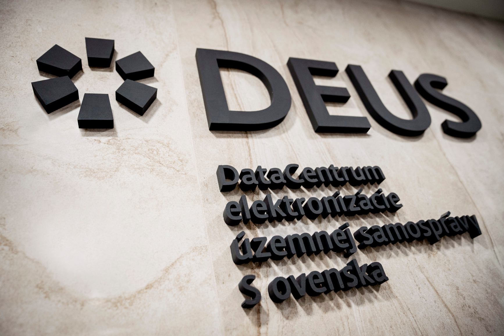 Združenie DEUS a Digitálna koalícia budú spolupracovať v oblasti vzdelávania verejnej správy