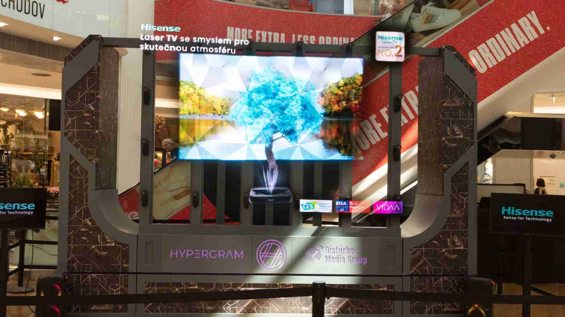 Unikátna holografická projekcia predstavila nové špičkové televízory a multidoor chladničky Hisense