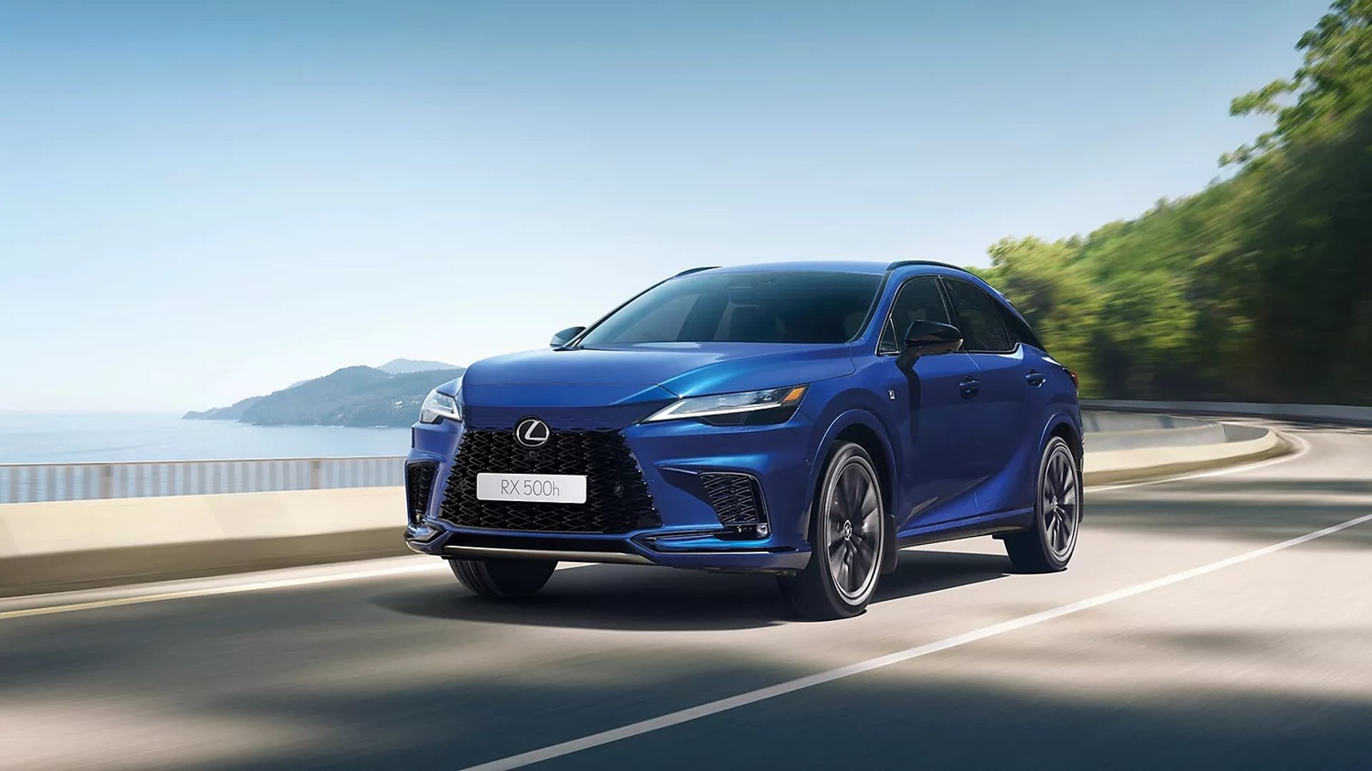 Lexus RX sa vo verzii F Sport Design inšpiroval impozantnou športovou estetikou