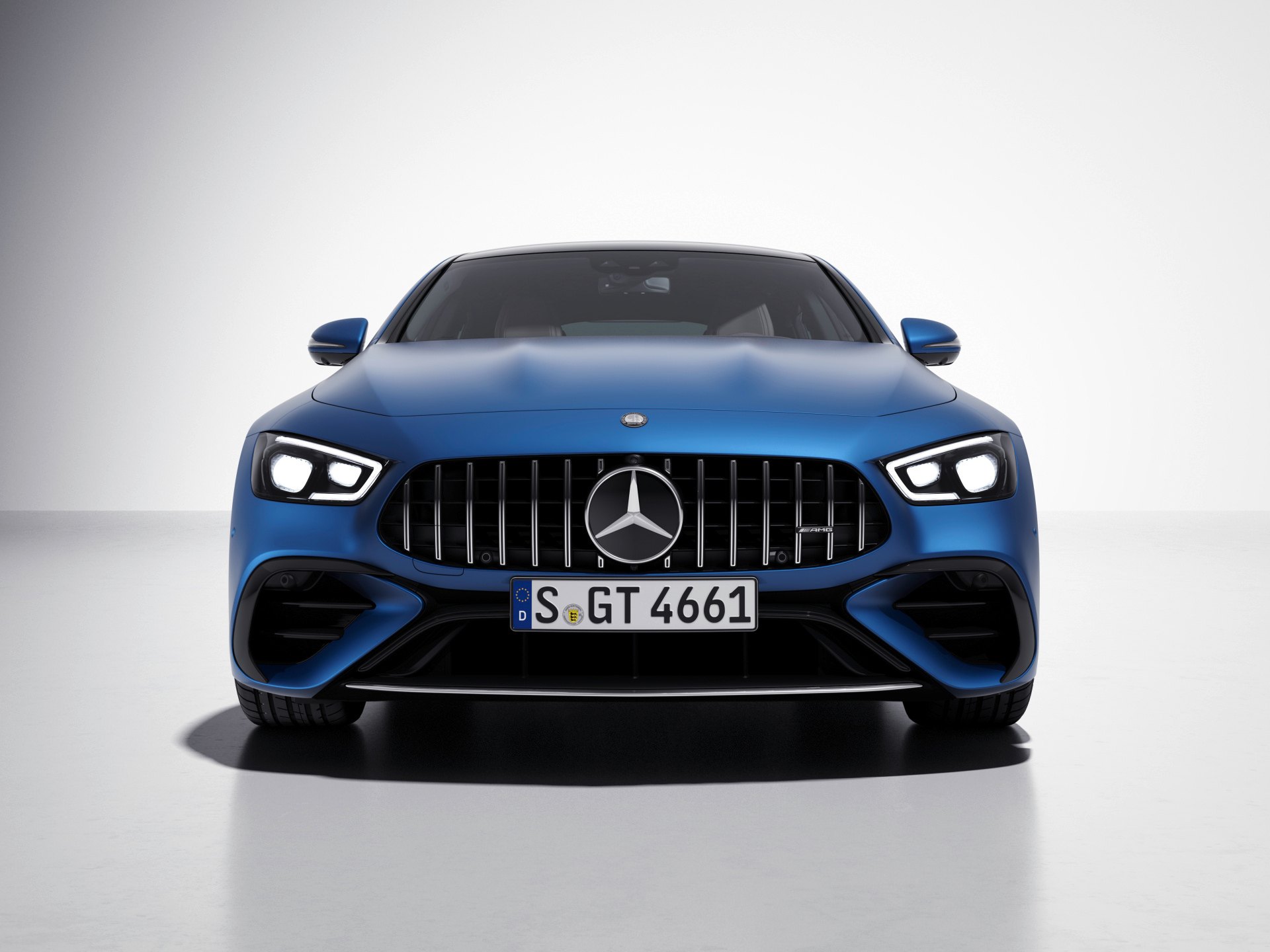 Modernizácia šesťvalcových modelov 4-dverového kupé Mercedes-AMG GT