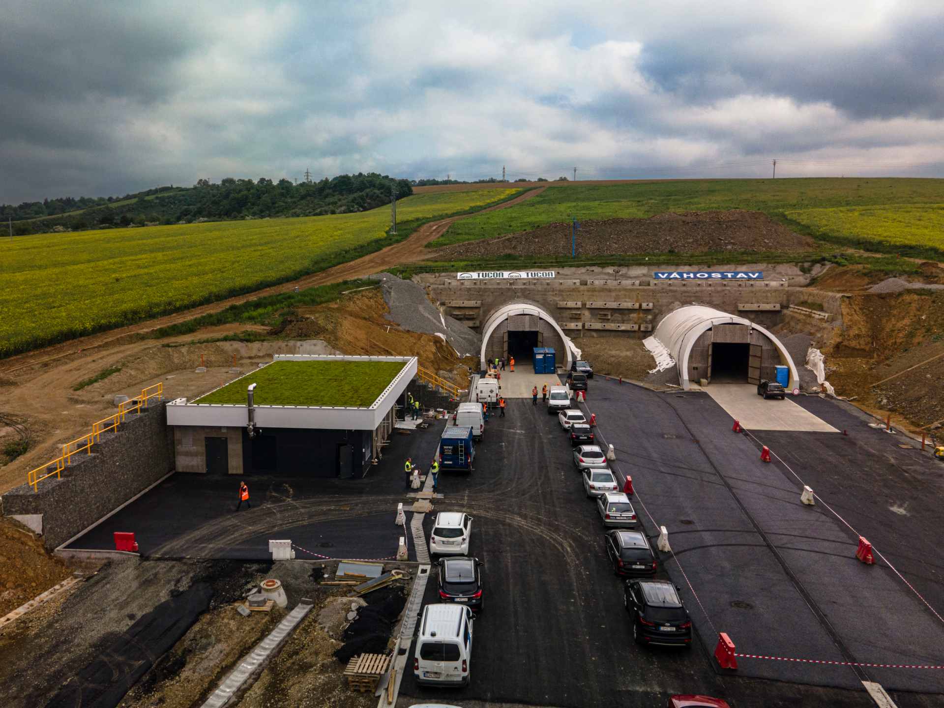 V tuneli Bikoš čoskoro NDS naplní veľký míľnik – prvé svetlo v tuneli