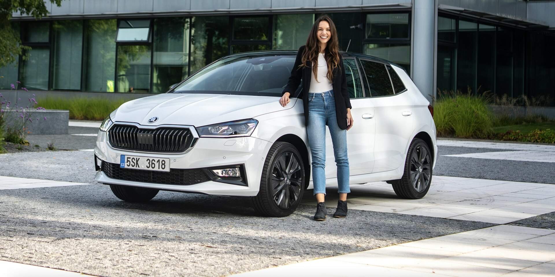 Modrá Škoda Fabia s manuálnou prevodovkou je najčastejšou voľbou Sloveniek