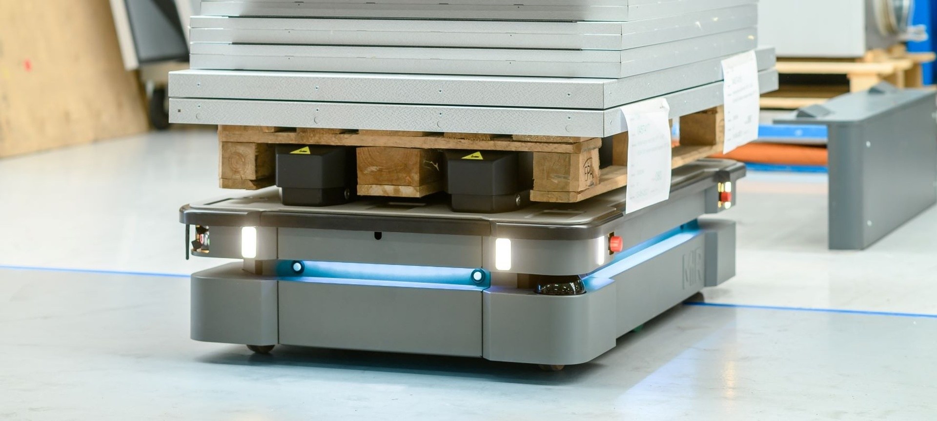 Mobile Industrial Robots (MiR) získala medzinárodný certifikát TüV na svoje bezpečnostné funkcie