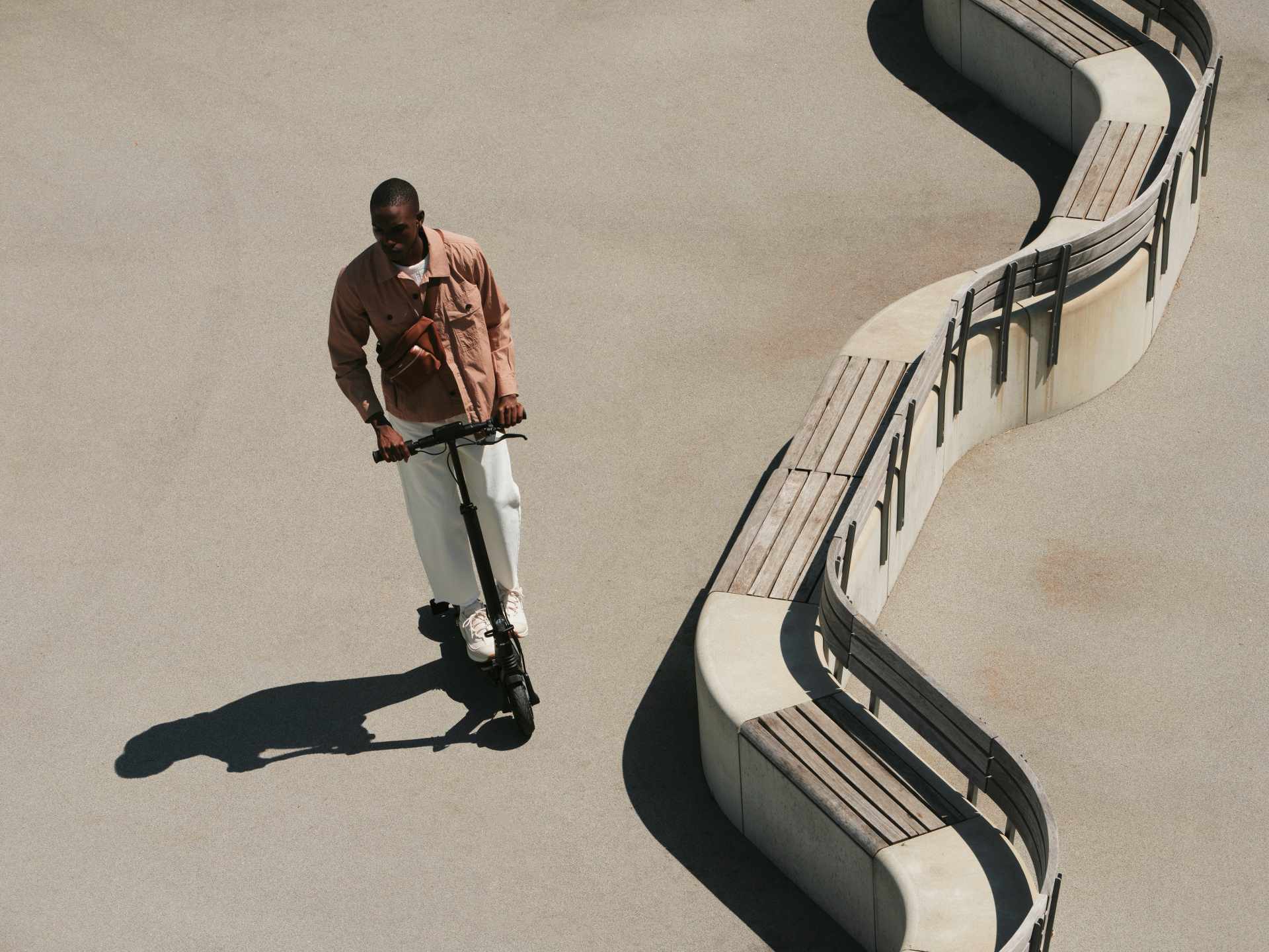 Štýlová, s dlhým dojazdom a bezpečná: nová elektrická kolobežka Mercedes-AMG na bezemisné prekonanie poslednej míle