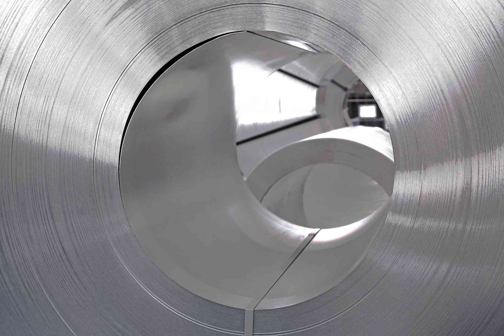 Mercedes-Benz plánuje odberať ročne viac ako 200 000 ton ocele so zníženými emisiami CO₂ z Európy