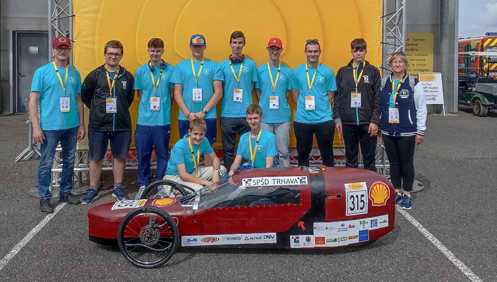 Stredoškoláci z Trnavy prekonali rekord a so svojím úsporným vozidlom prešli 222 km/1 kWh