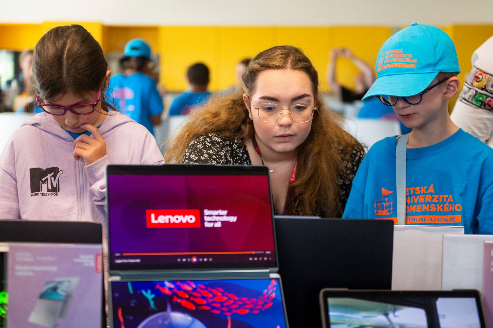 Závislosť na internete dokáže zničiť človeku život mnohorakými spôsobmi