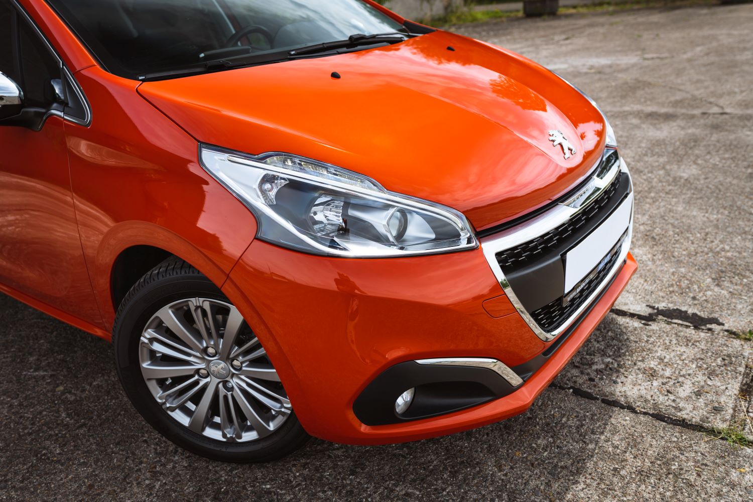 Mobilom a z úrovne svetiel. Radíme, ako čo najlepšie odfotiť auto do inzerátu