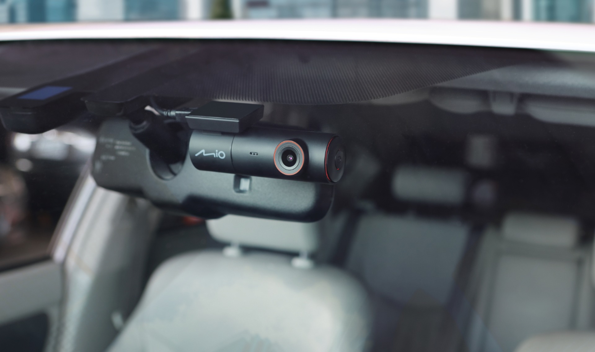 Mio MiVue J30 WiFi: diskrétny bezdisplejový koncept s 2.5K rozlíšením v cenovo dostupnej variante