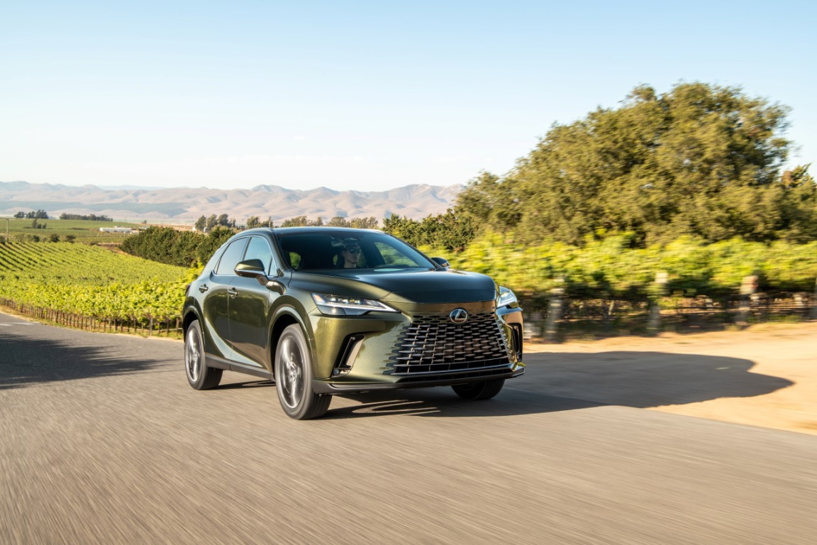 Lexus opäť jednotkou medzi prémiovými značkami