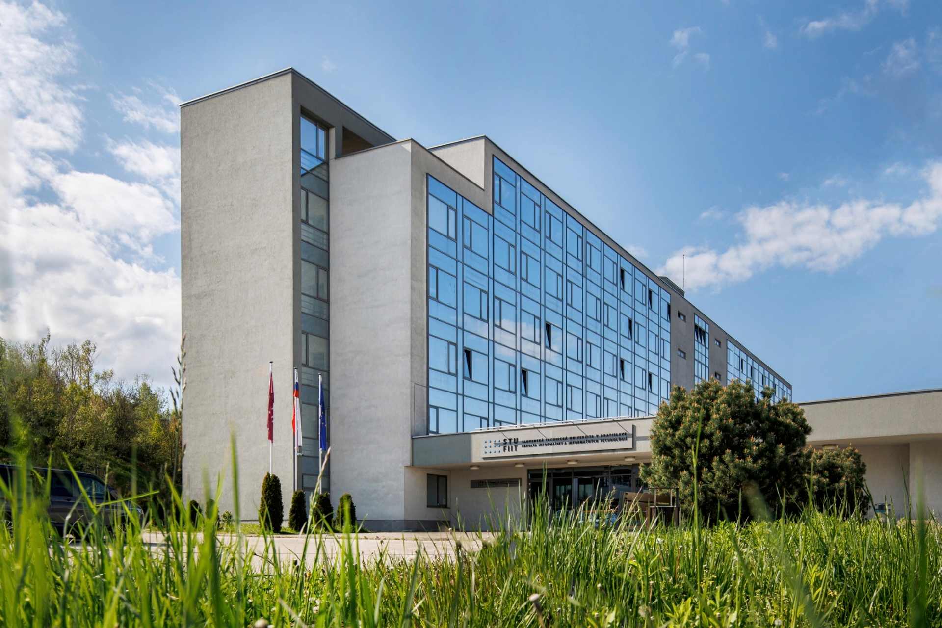 FIIT STU dokázala odvážnym krokom prilákať najtalentovanejších tretiakov