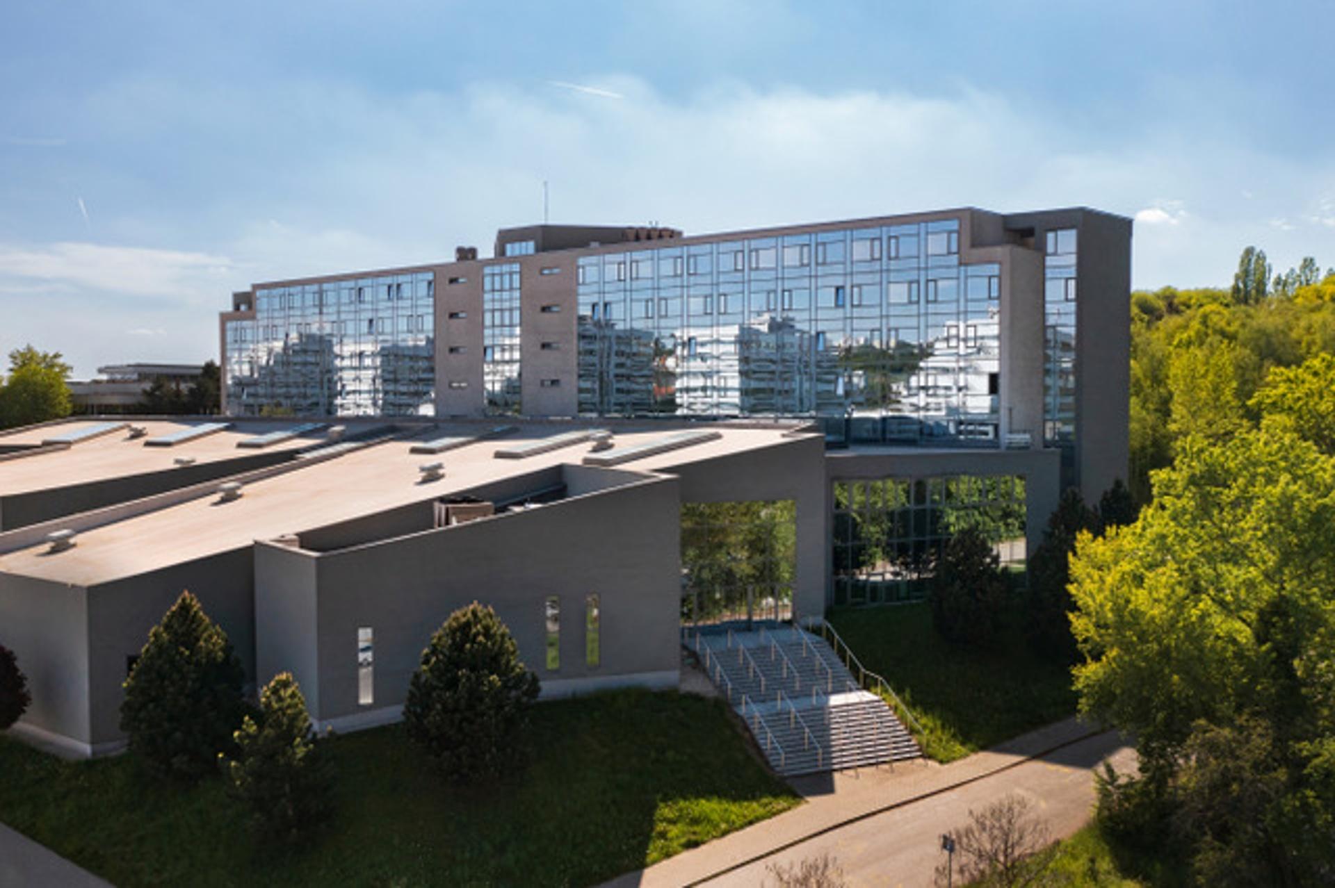 Fakulta informatiky a informačných technológií Slovenskej Technickej Univerzity v Bratislave oslavuje 20. výročie v popredí slovenského IT vzdelávania