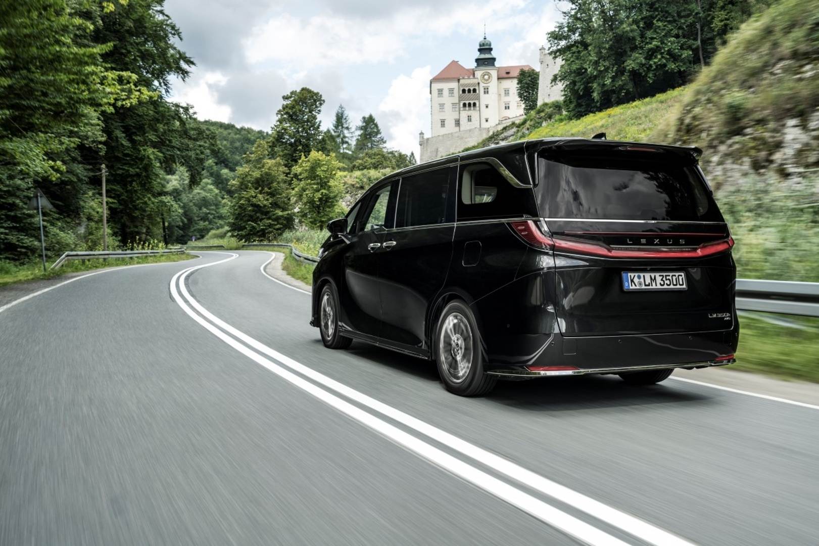 Komfort prvej triedy v exkluzívnom modeli Lexus LM