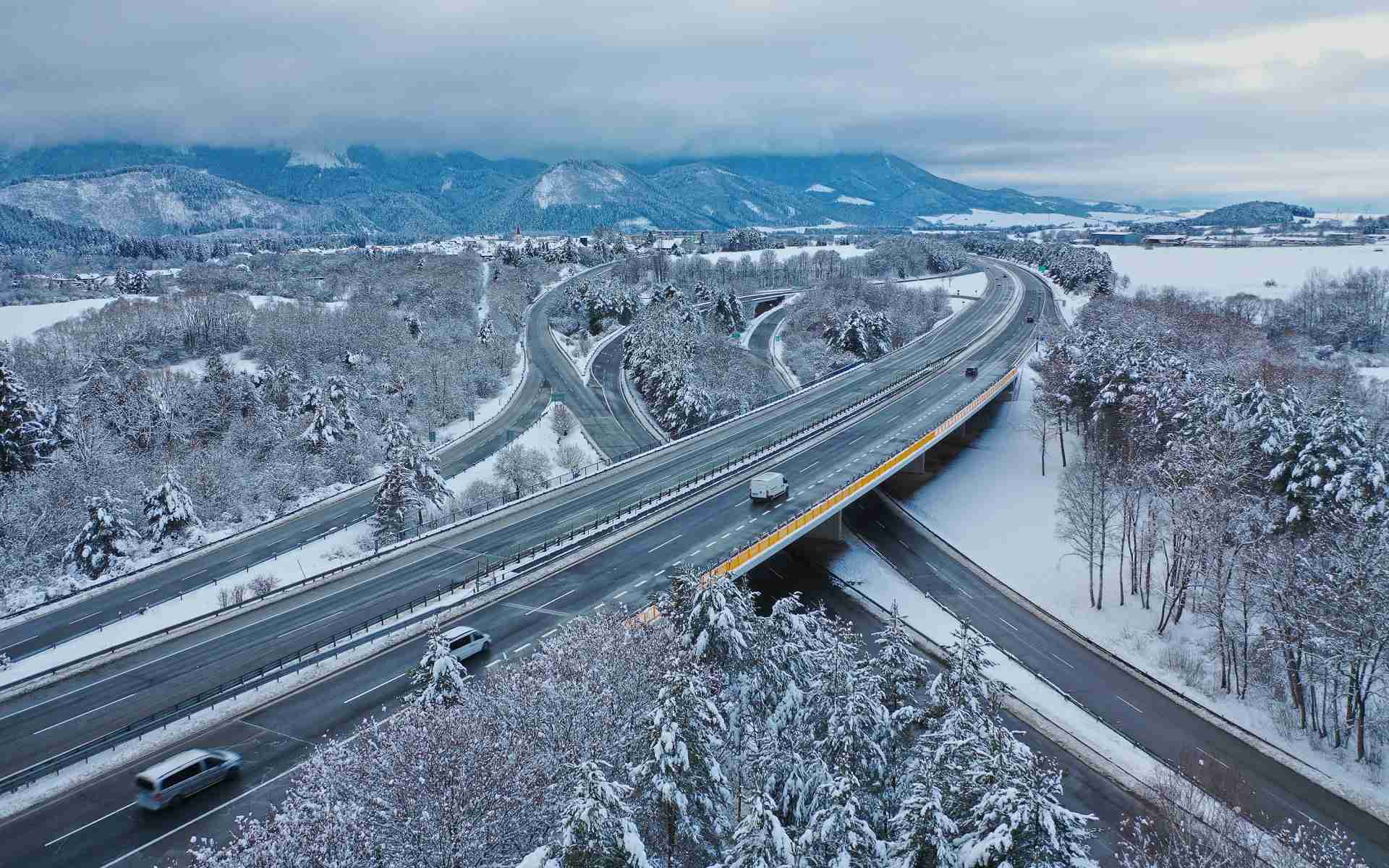 Do zimnej pohotovosti nasadzujeme 286 strojov